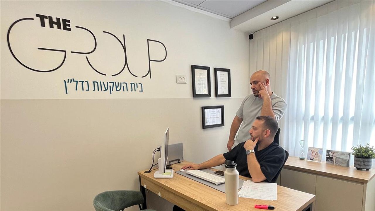 הצוות של THE GROUP INVEST במשרד